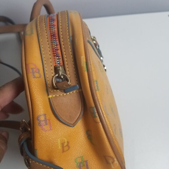 Vtg Dooney & Bourke Women's Orange Monogram Small Backpack - Picture 5 of 13